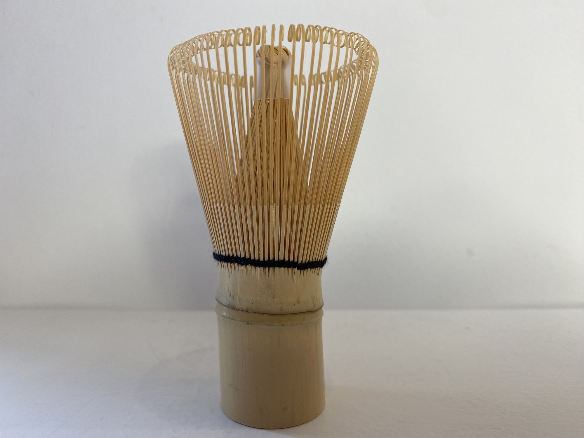 fouet bambou pour matcha sorti de la boite